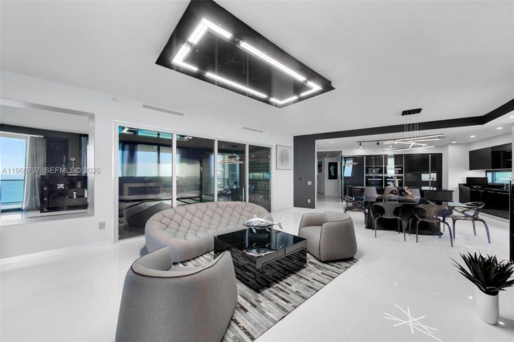 Porsche Design Tower #1605 image #9