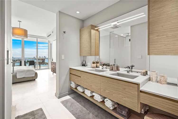 Paramount Bay #3407 image #17