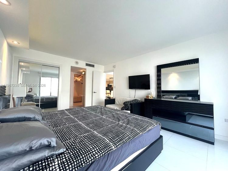 Oceanside Plaza #9Y image #13