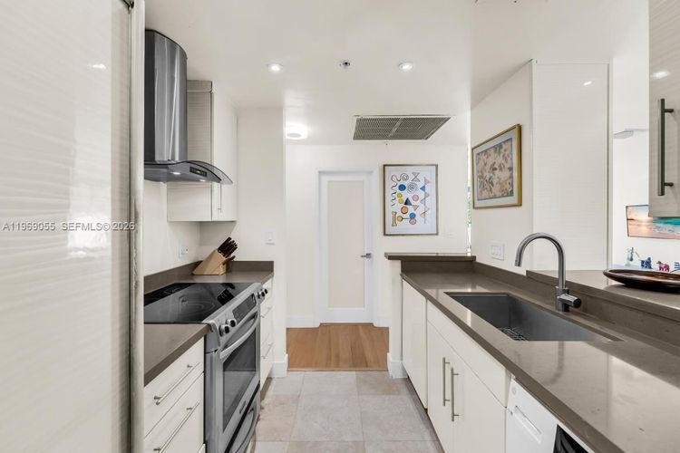 Harbour House #102 image #10