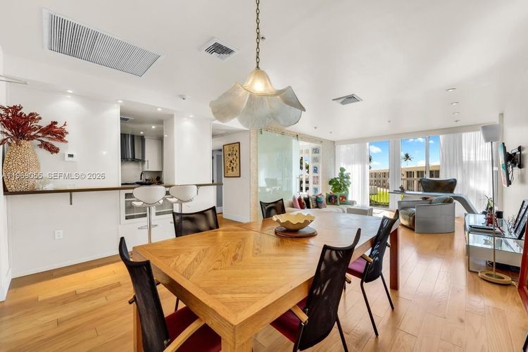 Harbour House #102 image #6