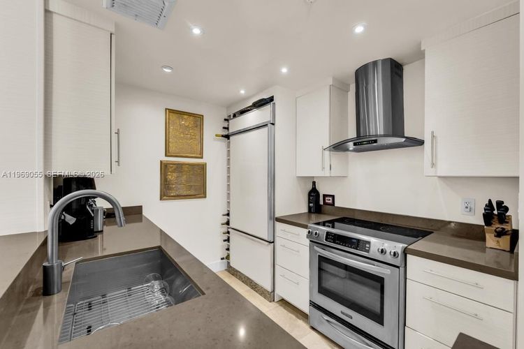 Harbour House #102 image #9