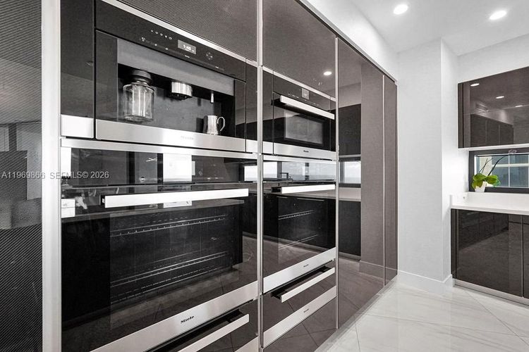 Porsche Design Tower #2605 image #10