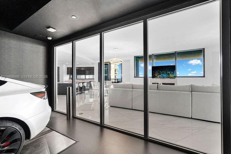 Porsche Design Tower #2605 image #11