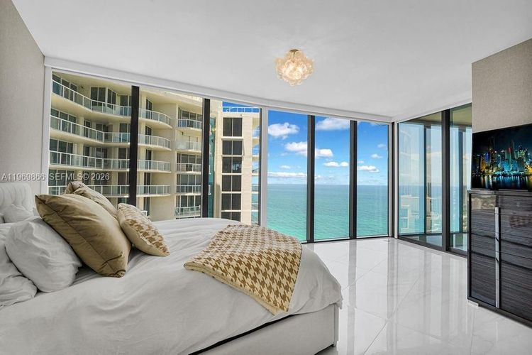 Porsche Design Tower #2605 image #14