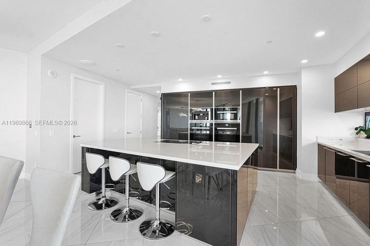 Porsche Design Tower #2605 image #7