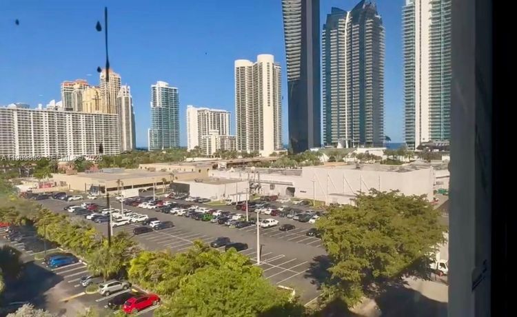 Plaza of the Americas #814 image #11