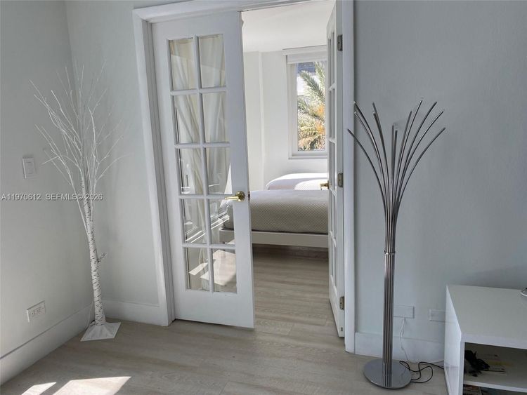 Roney Palace #338 image #9