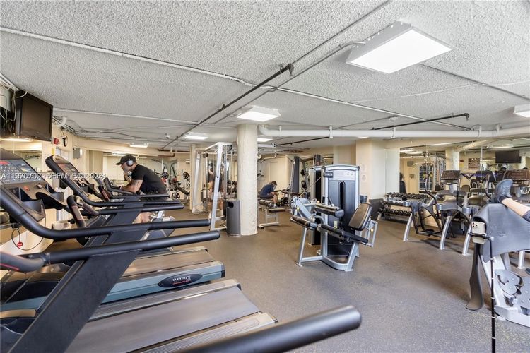 Four Ambassadors #303 image #23