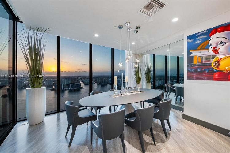 Porsche Design Tower #5003 image #10