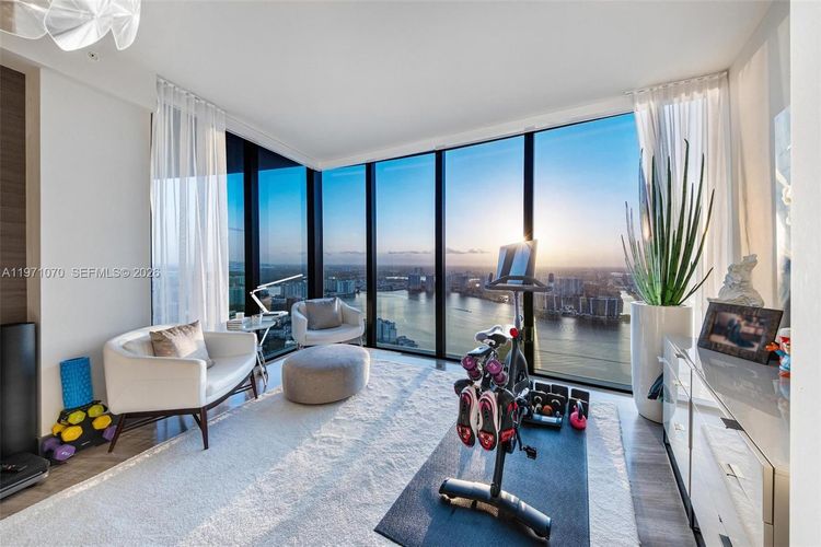 Porsche Design Tower #5003 image #13