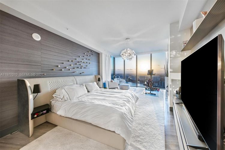 Porsche Design Tower #5003 image #15