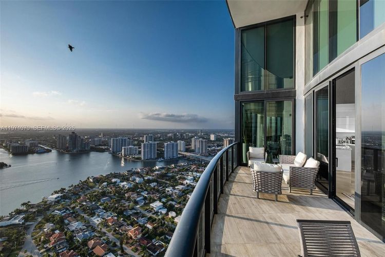 Porsche Design Tower #5003 image #26