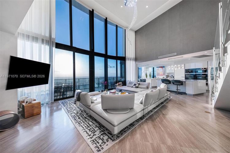 Porsche Design Tower #5003 image #7