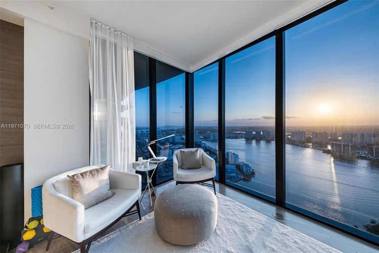 Porsche Design Tower #5003 image #8