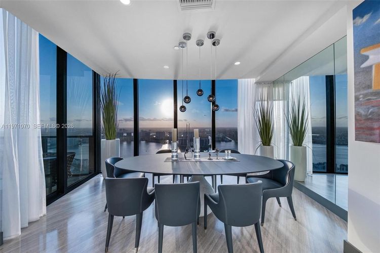 Porsche Design Tower #5003 image #9