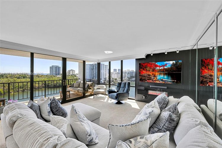 The Corinthian #9H image #10