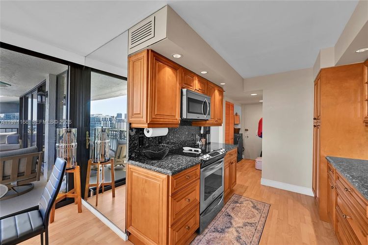 The Corinthian #9H image #21