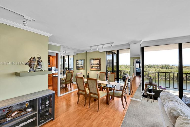 The Corinthian #9H image #9