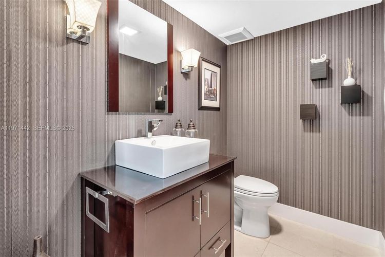 Turnberry Towers #3J image #11