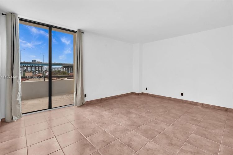 Turnberry Towers #3J image #15