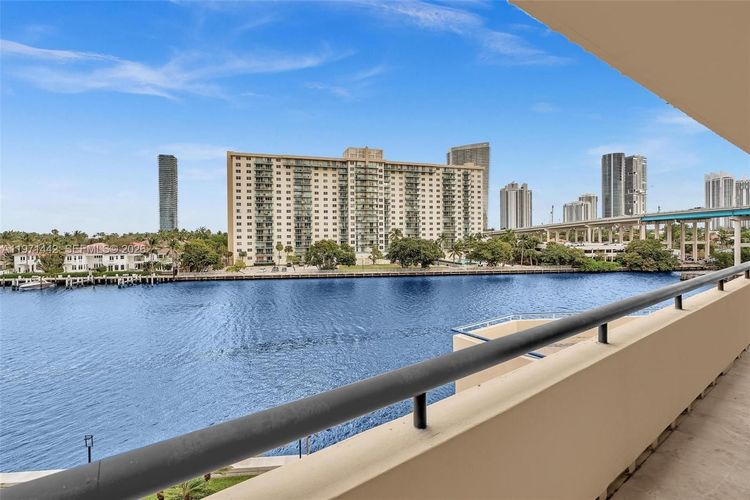 Turnberry Towers #3J image #21