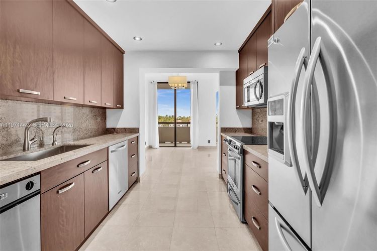 Turnberry Towers #3J image #7