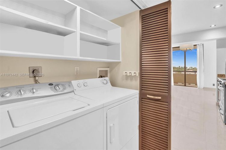 Turnberry Towers #3J image #8