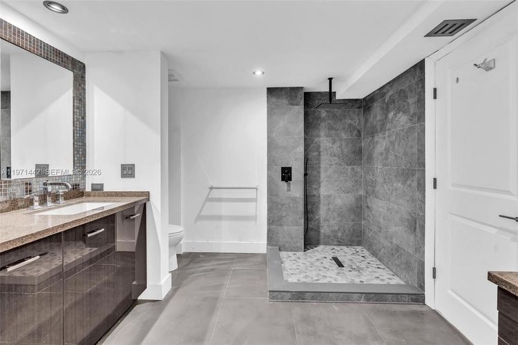 Turnberry Towers #3J image #9