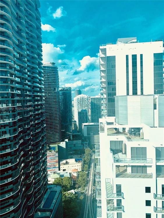 The Bond #4009 image #20