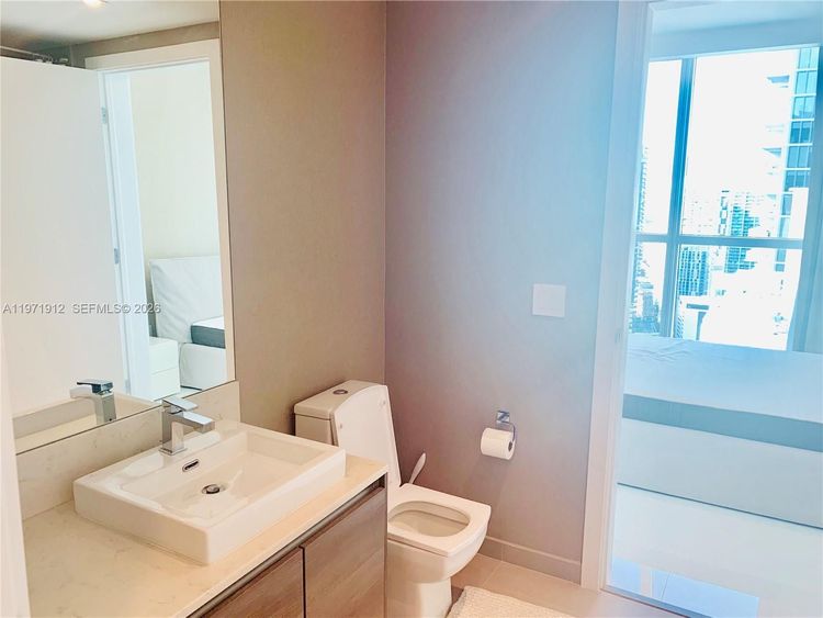 The Bond #4009 image #25