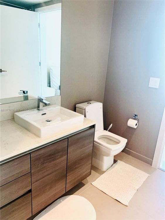 The Bond #4009 image #26