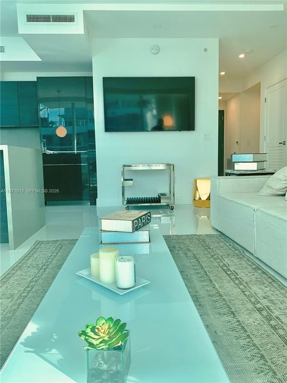 The Bond #4009 image #8