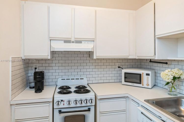 Brickell Key II #504 image #22