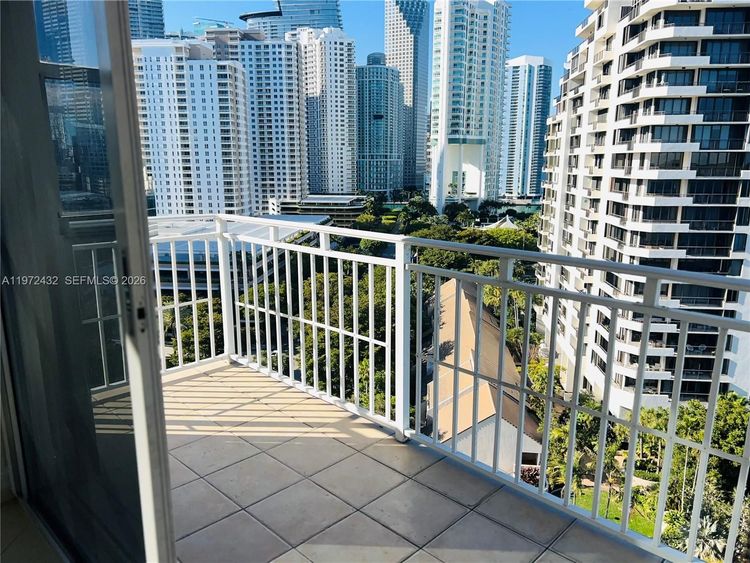 Isola #1601 image #10