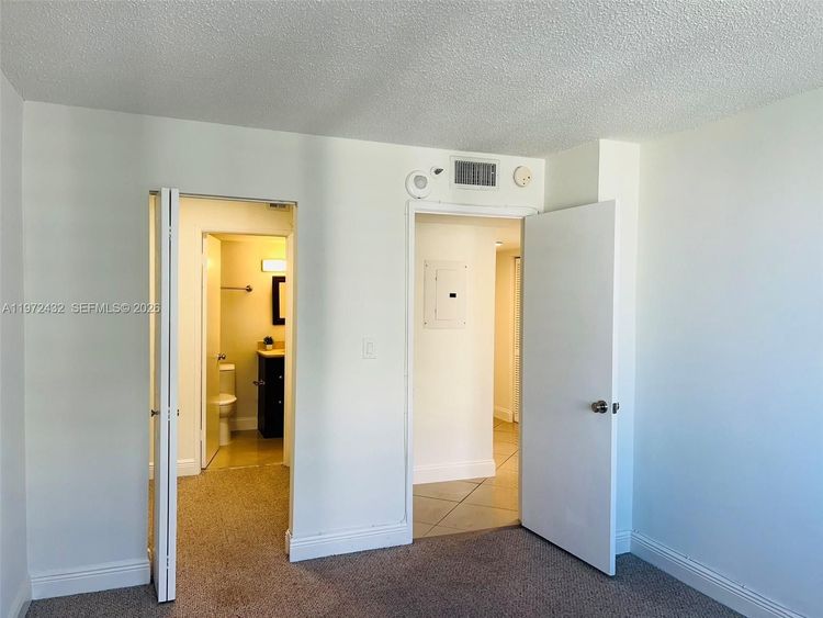 Isola #1601 image #11