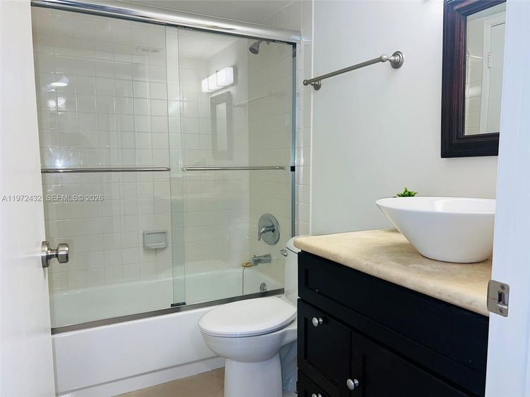 Isola #1601 image #12