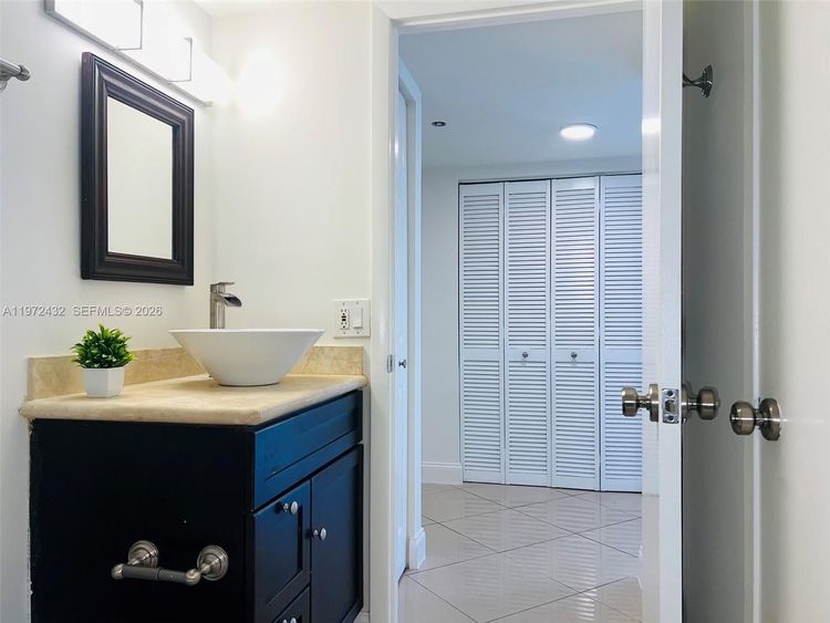 Isola #1601 image #13