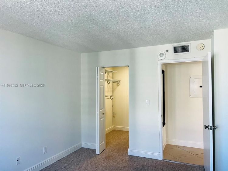 Isola #1601 image #14