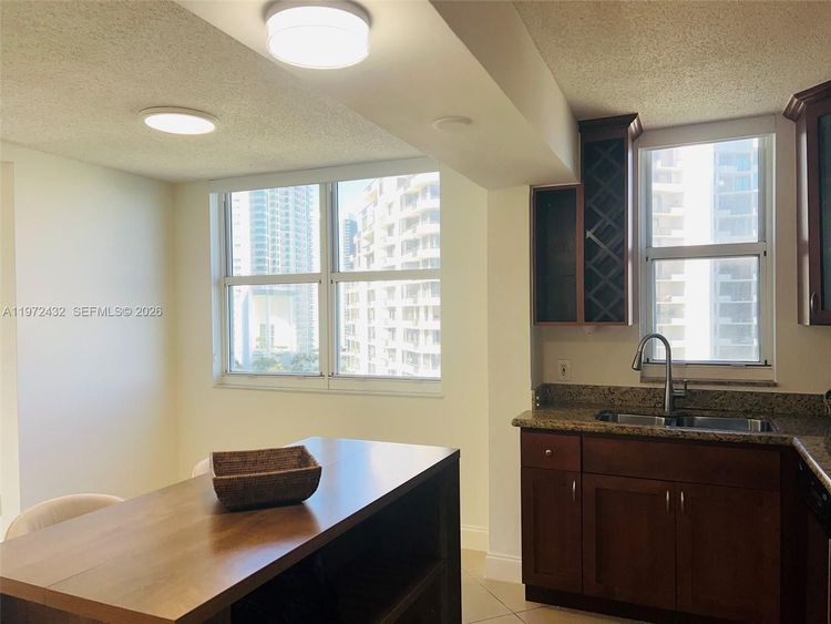 Isola #1601 image #18