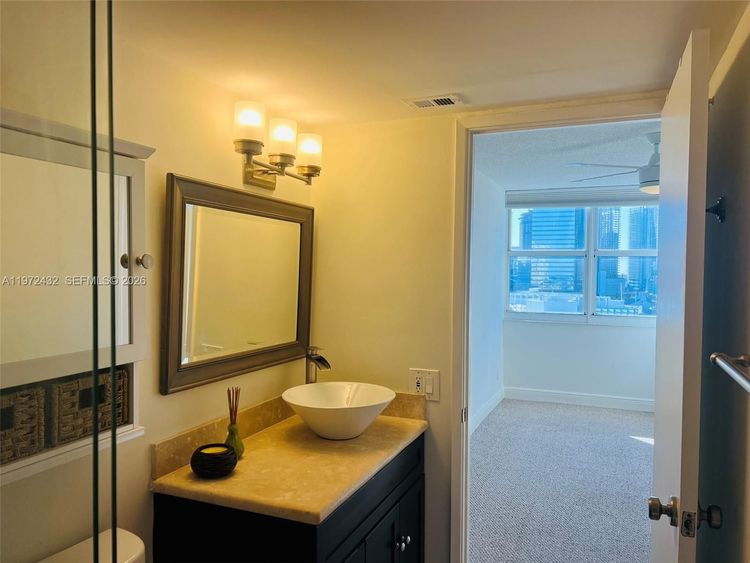 Isola #1601 image #20