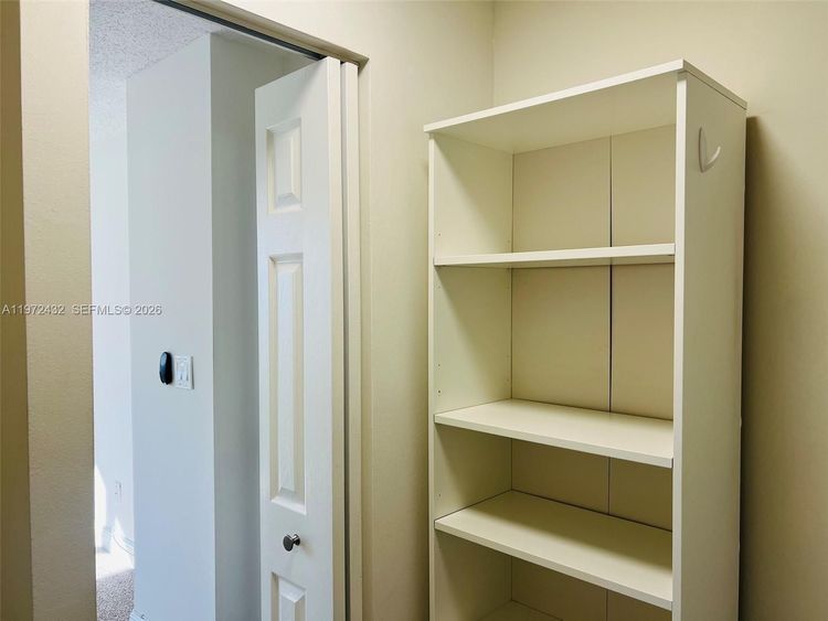 Isola #1601 image #23