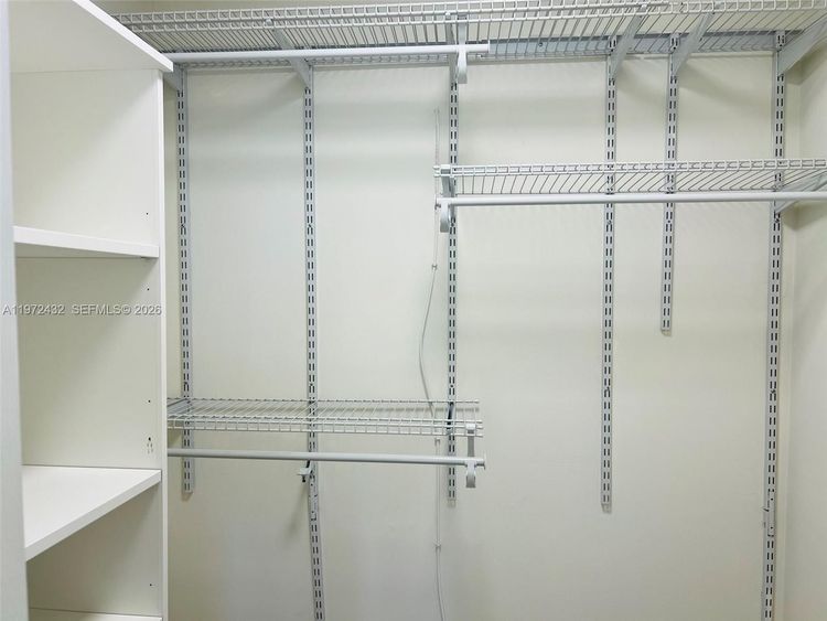 Isola #1601 image #27