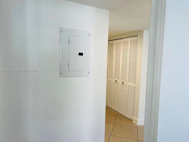 Isola #1601 image #28