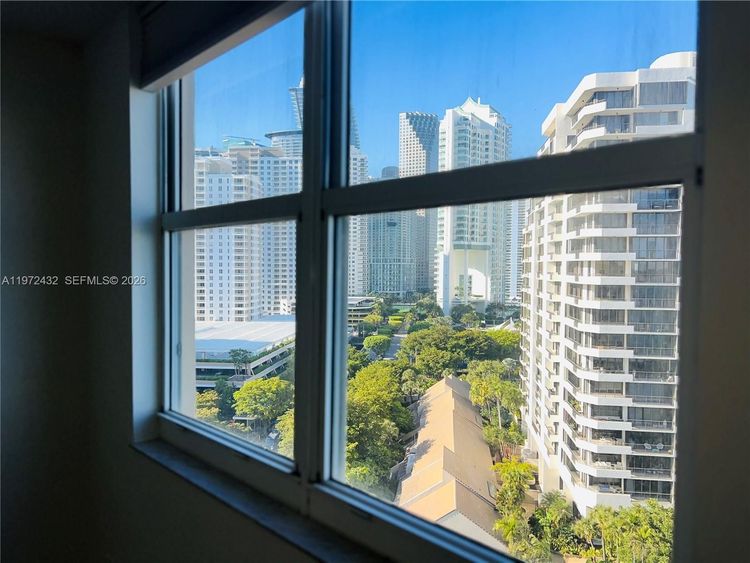 Isola #1601 image #29