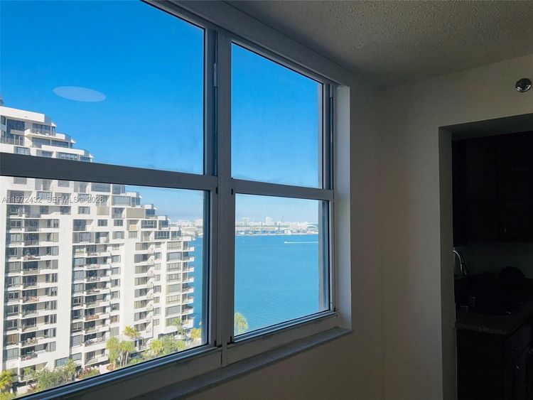 Isola #1601 image #30