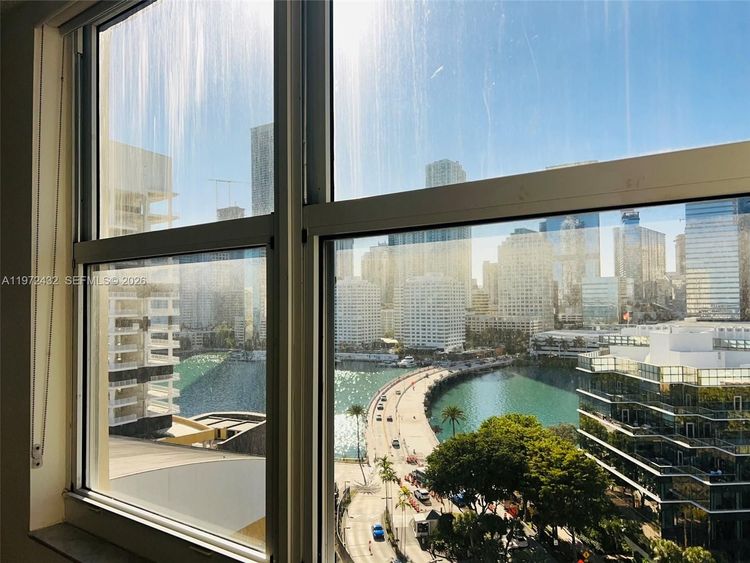 Isola #1601 image #31