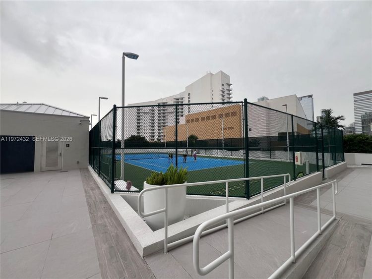 Isola #1601 image #32