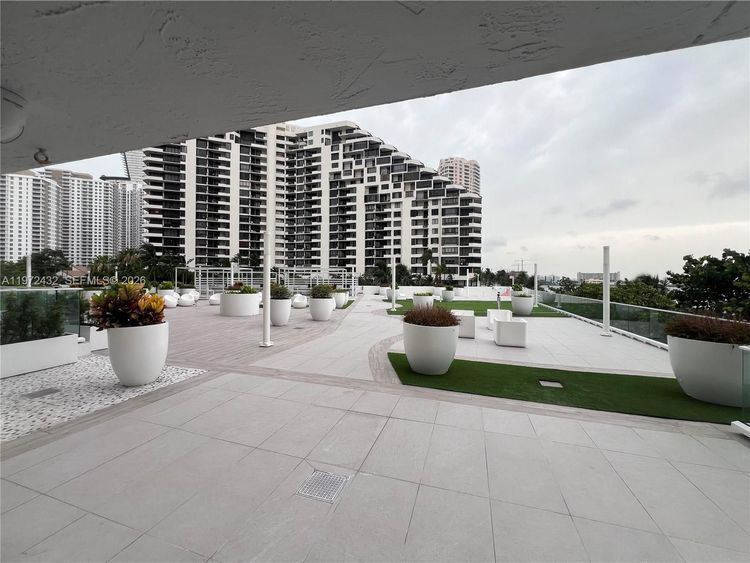 Isola #1601 image #33