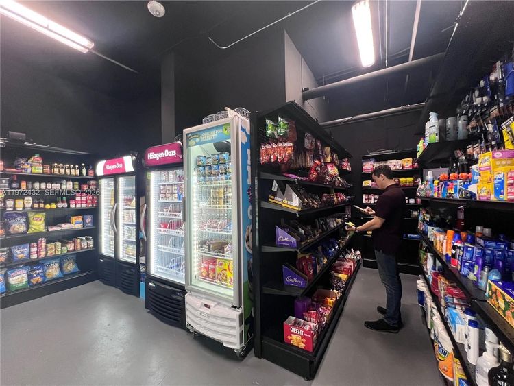 Isola #1601 image #37